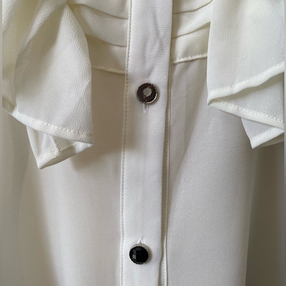 ll. Street Ivory Blouse Button Down Ruffled Women’s S-M - Picture 11 of 12